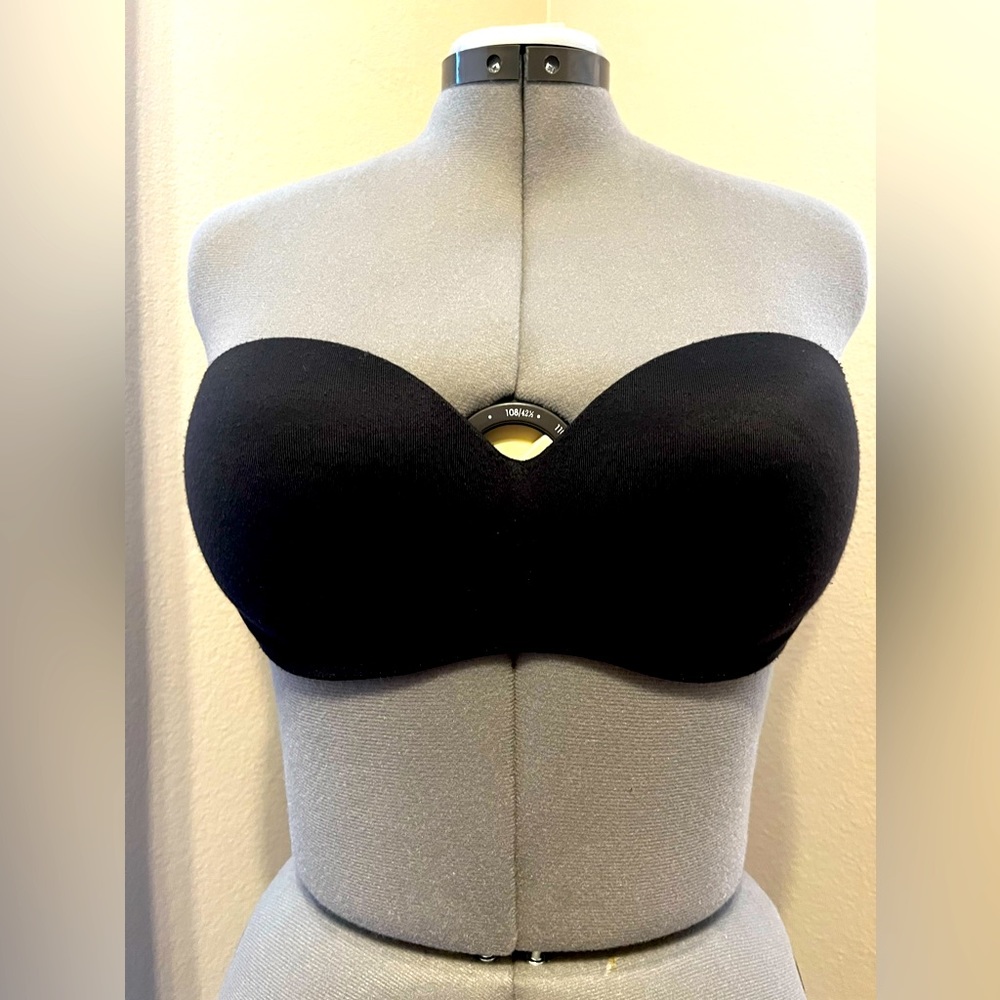 VS 34DD Strapless, underwire, black bra with loops available for straps